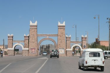 Porte de la ville. - Stéphan SZEREMETA
