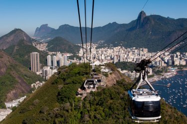 Cable car menant au Pain de Sucre. Donatas Dabravolskas - Shutterstock.com