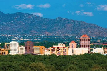 Skyline d'Albuquerque et les montagnes de Sandia en arrière-plan. - Davel5957 - iStockphoto