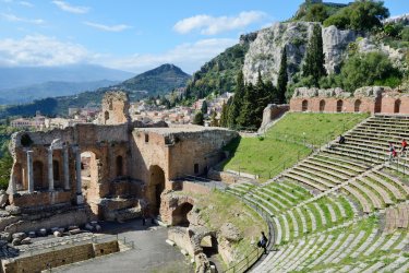 Théâtre antique de Taormina. - RamilOleg_Mitlah - Shutterstock