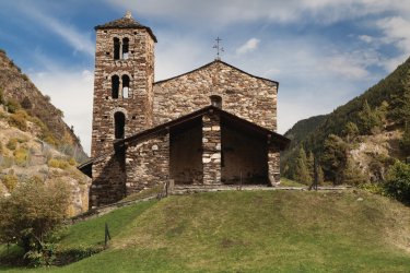 Église Sant Joan de Caselles. - santirf - iStockphoto.com