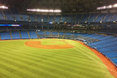 Terrain de baseball du Rogers Centre. Valérie FORTIER