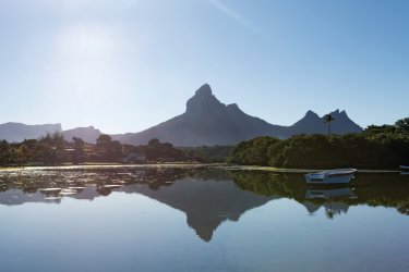 Montagne du Rempart et la baie de Tamarin. - Office du Tourisme de l'Île Maurice - Bamba Sourang