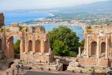 Théâtre antique de Taormina. - Andras_csontos - Shutterstock