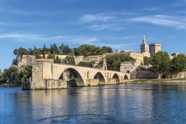 Le pont d'Avignon. Bertl123 - iStockphoto