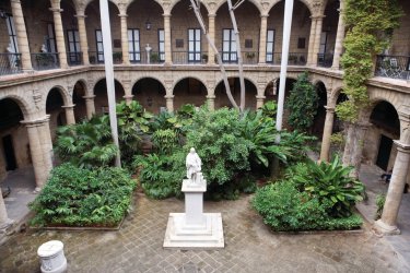 Musée de la ville au sein du Palacio de los Capitanes Generales, statue de Christophe Colomb. - Irène ALASTRUEY - Author's Image