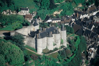 Le château de Luynes fut dressé comme forteresse médiévale (XIII<sup>e</sup> siècle). - Atamu RAHI - Iconotec