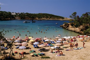 Vacanciers sur la plage de Portinatx. - Author's Image