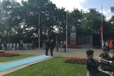 Cimetière militaire de Kapelle, cérémonie du souvenir. - Hélène DEGRYSE