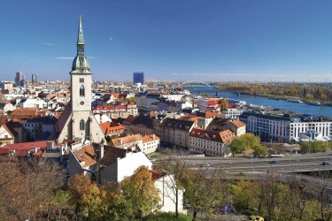 Bratislava et la cathédrale Saint-Martin. - Mikhail MARKOVSKIY - Fotolia