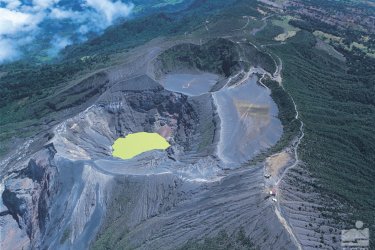 Vue aérienne du volcan Irazú - ICT (Institut Costaricien de Tourisme)