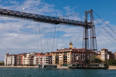 Le pont de Bizkaia (1893) conçu par Alberto de Palacio est le plus vieux pont transbordeur au monde, ce qui lui a valu d'être classé Patrimoine Mondial par l'Unesco. - Philippe GUERSAN - Author's Image