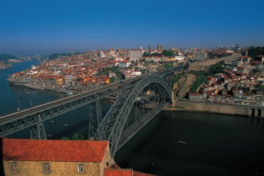 Pont Louis (Ponte Luís I), l'un des nombreux ponts de la ville de Porto. Alamer - Iconotec