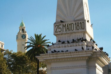 Monument de la Plaza de Mayo, en mémoire de la révolution argentine de 1810. - Maxence Gorréguès