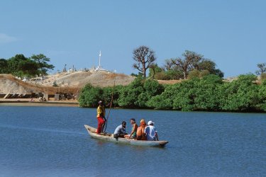 Cimetière de coquillages sur l'île de Fadiouth. - Author's Image