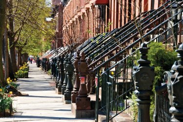 Quartier résidentiel, Park Slope à Brooklyn. - JayLazarin - iStockphoto.com