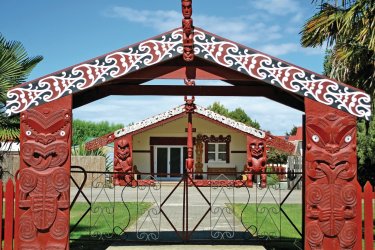 Wharenui et Marae à South Island. - NadejdaReid - iStockphoto.com