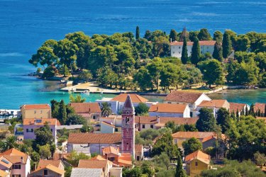 Village de Preko sur l'île d'Ugljan. - xbrchx - iStockphoto