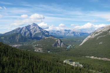 Les Rocheuses vues du sommet de Sulphur Mountain, au-dessus de Banff. - Stéphan SZEREMETA