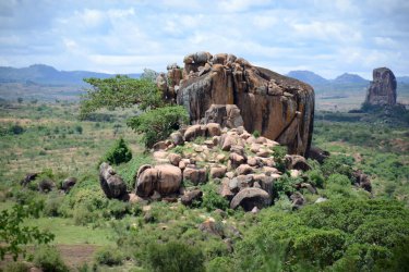 Formations rocheuses dans la région du Karamoja. - Jimmy Adriko - Shutterstock.com