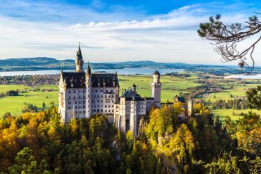 Château de Neuschwanstein. - S-F - Shutterstock.com