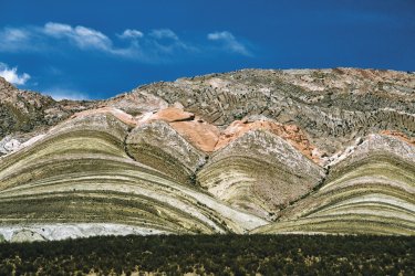 Montagnes aux strates colorées des environs de Salta. - Sylvie Ligon