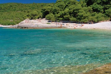 Petite plage de Srebrena à Vis. - Huber Johanna