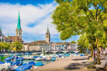 Balade le long de la Limmat. - canadastock - Shutterstock.com