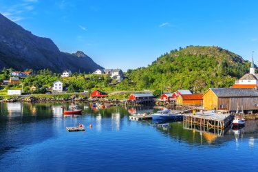 Le petit village pêcheur de Moskenes. - May_Lana - Shutterstock.com