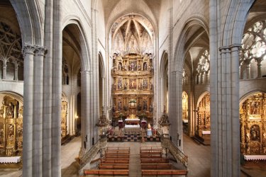 Église Santa Maria de Viana. - inakiantonana - iStockphoto.com