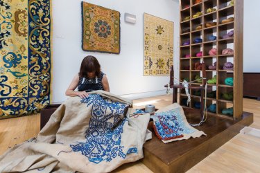 Confection d'un tapis, Arraiolos. - Bureau de Promotion Touristique de l'Alentejo