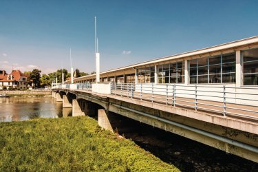 Pont au-dessus de la rivière Vah à Piest'Any. - Vrabelpeter1