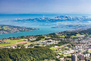 Magnifique vue depuis Uetliberg. - Oscity - Shutterstock.com