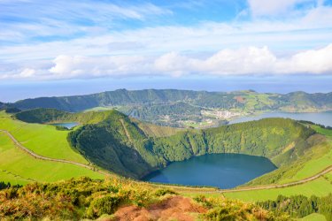 Point de vue Miradouro da Boca do Inferno à Sao Miguel. Petr Pohudka - shutterstock.com