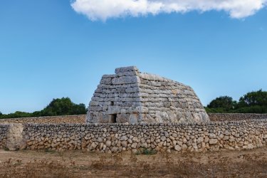 Naveta d'es Tudons. - UlyssePixel - iStockphoto.com