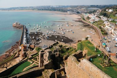 Vue sur la baie depuis le château de Mont Orgueil. - Alan_Lagadu - iStockphoto