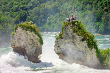 Chutes du Rhin. - anaglic - Shutterstock.com