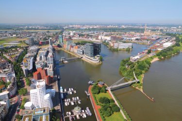 Vue aérienne de Düsseldorf. - Tupungato - iStockphoto