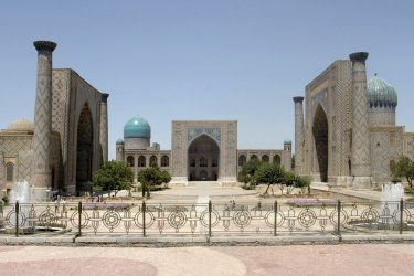 Les trois madrasas du Registan. - Jeff Jones - Iconotec