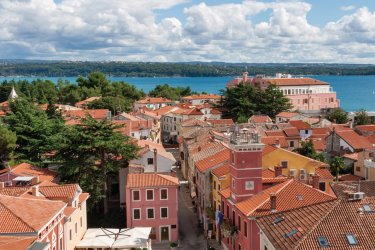 Dans les rues de Novigrad. Panama7 - iStockphoto