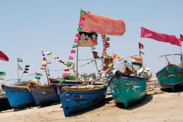 Bateaux de pêche customisés à Diu. - Nicolas HONOREZ