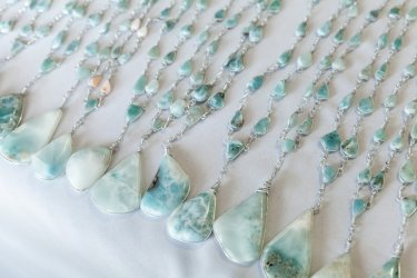 Bijoux en pierre de larimar. Evannovostro - Shutterstock.com