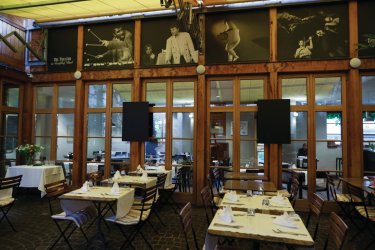 L'hôtel Teufelhof fait aussi office de restaurant-café. - Philippe GUERSAN - Author's Image