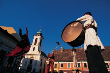 Théâtre de rue à Szentendre. - Arthur LEROY - Iconotec