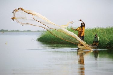 Pêche sur le lac Maga. - Sébastien CAILLEUX