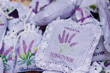 Souvenirs parfumés de Croatie. Lawrence BANAHAN - Author's Image