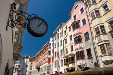 Herzog Friedrich-Strasse, Innsbruck. - MinistryOfJoy - iStockphoto