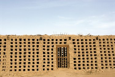 Bâtiment de séchage du raisin près de Turpan. - Alamer - Iconotec