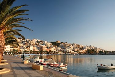 Promenade à Sitia. - PaulCowan - Shutterstock.com