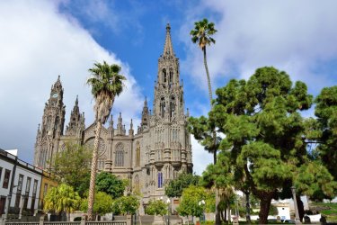 Église médiévale de San Juan Bautista, cathédrale gothique à Arucas. - Oleg Znamenskiy - Shutterstock.com